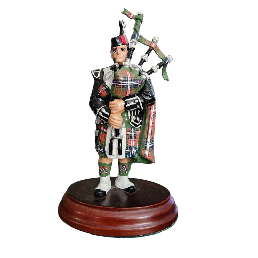 Rockpark Gifts Wilson Scottish Bagpiper Figurine Highland Tartan Kilt Piper
